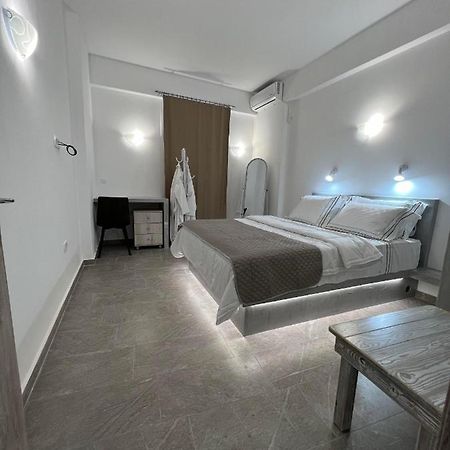Petit Homme By Andreas Apartamento Perissa  Exterior foto