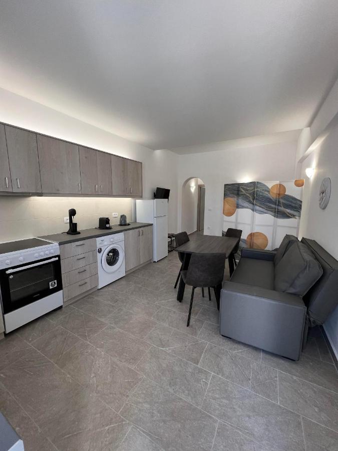 Petit Homme By Andreas Apartamento Perissa  Exterior foto