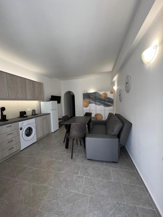 Petit Homme By Andreas Apartamento Perissa  Exterior foto