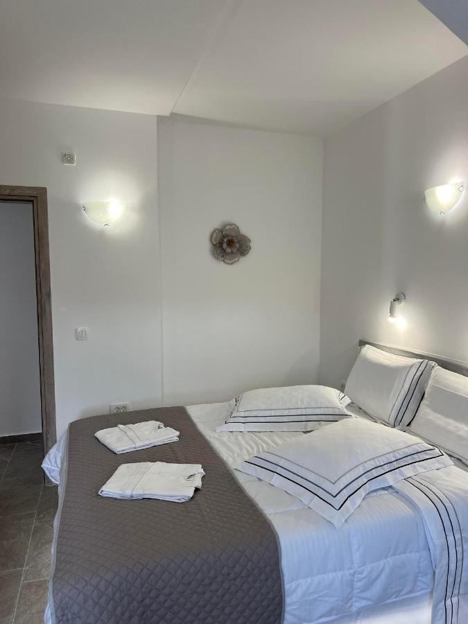 Petit Homme By Andreas Apartamento Perissa  Exterior foto