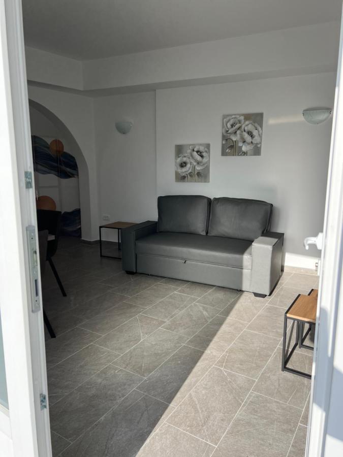 Petit Homme By Andreas Apartamento Perissa  Exterior foto